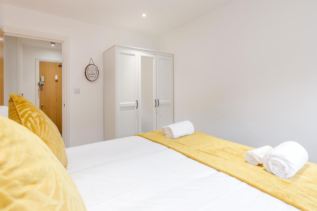 Watford Town Centre, Serviced One Bed Flat With Choice Of King Or Twin Beds, Sleeps Up To 4 Sharing, Free Wifi And Free Movies Londres Exterior foto