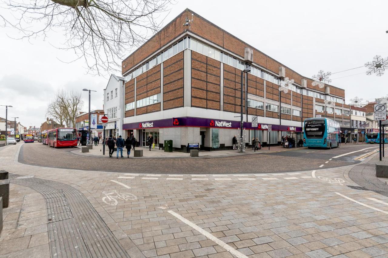 Watford Town Centre, Serviced One Bed Flat With Choice Of King Or Twin Beds, Sleeps Up To 4 Sharing, Free Wifi And Free Movies Londres Exterior foto