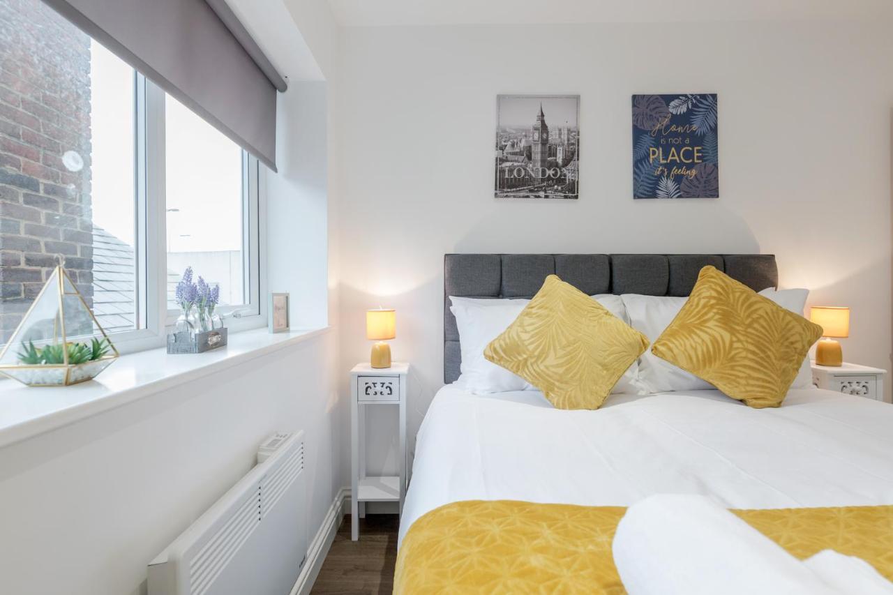 Watford Town Centre, Serviced One Bed Flat With Choice Of King Or Twin Beds, Sleeps Up To 4 Sharing, Free Wifi And Free Movies Londres Exterior foto
