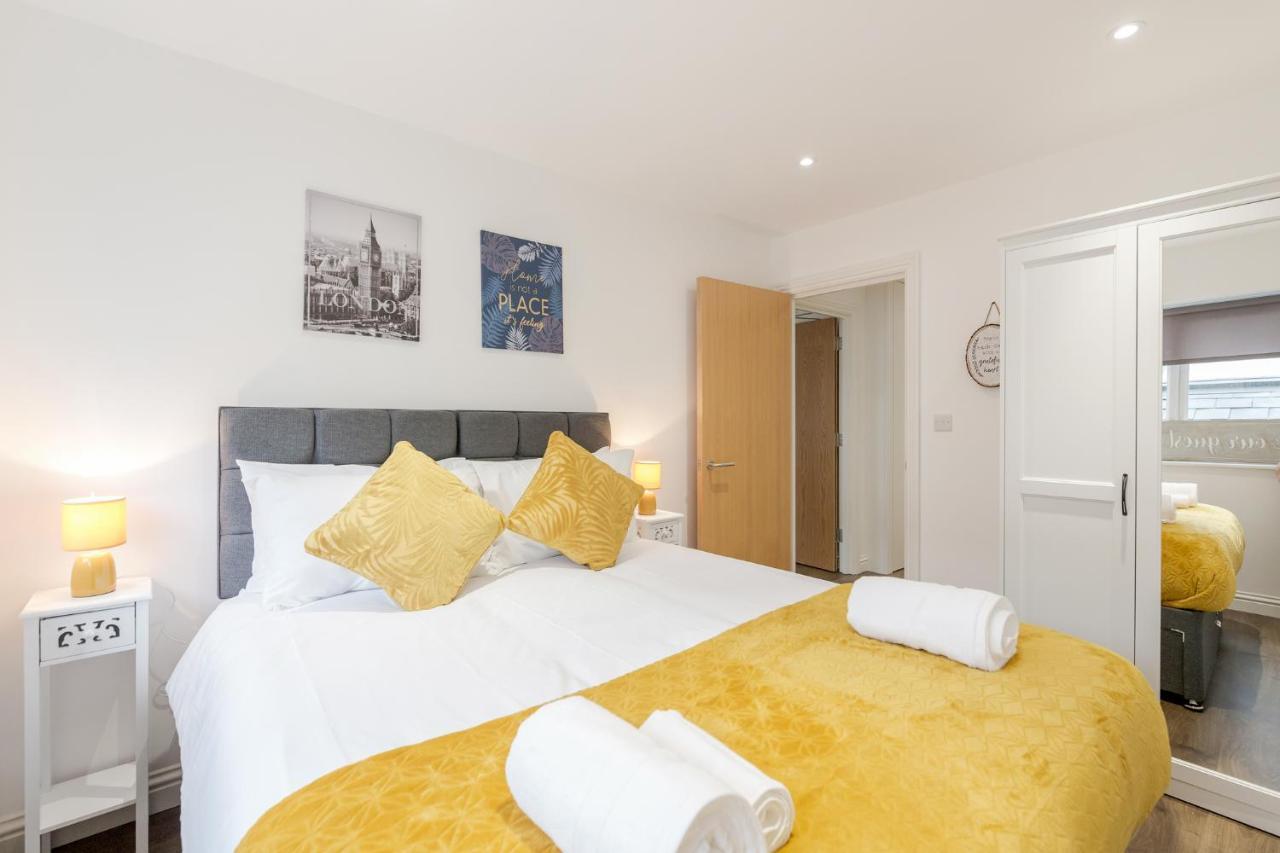 Watford Town Centre, Serviced One Bed Flat With Choice Of King Or Twin Beds, Sleeps Up To 4 Sharing, Free Wifi And Free Movies Londres Exterior foto